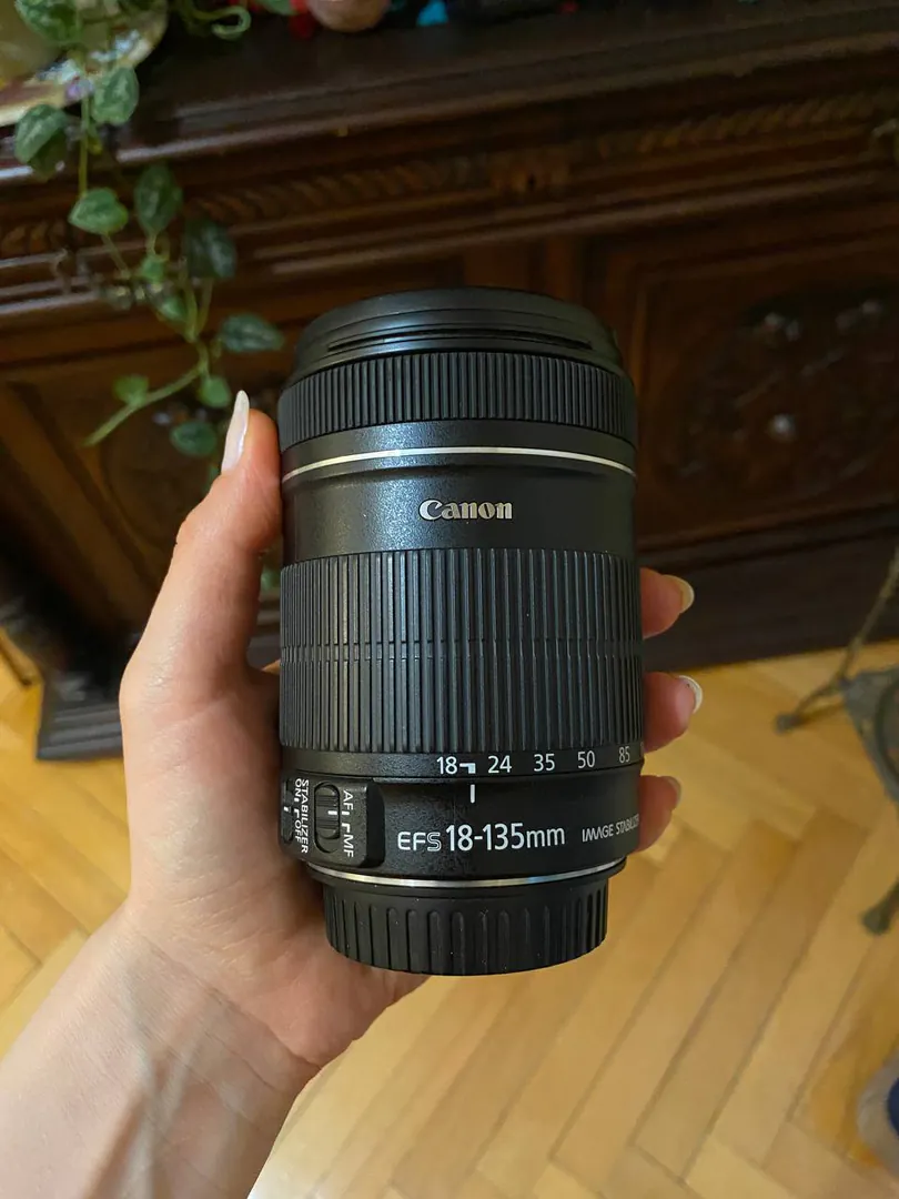 Camera Canon EOS 600D with EF-S 18-135 mm lens — photo 4