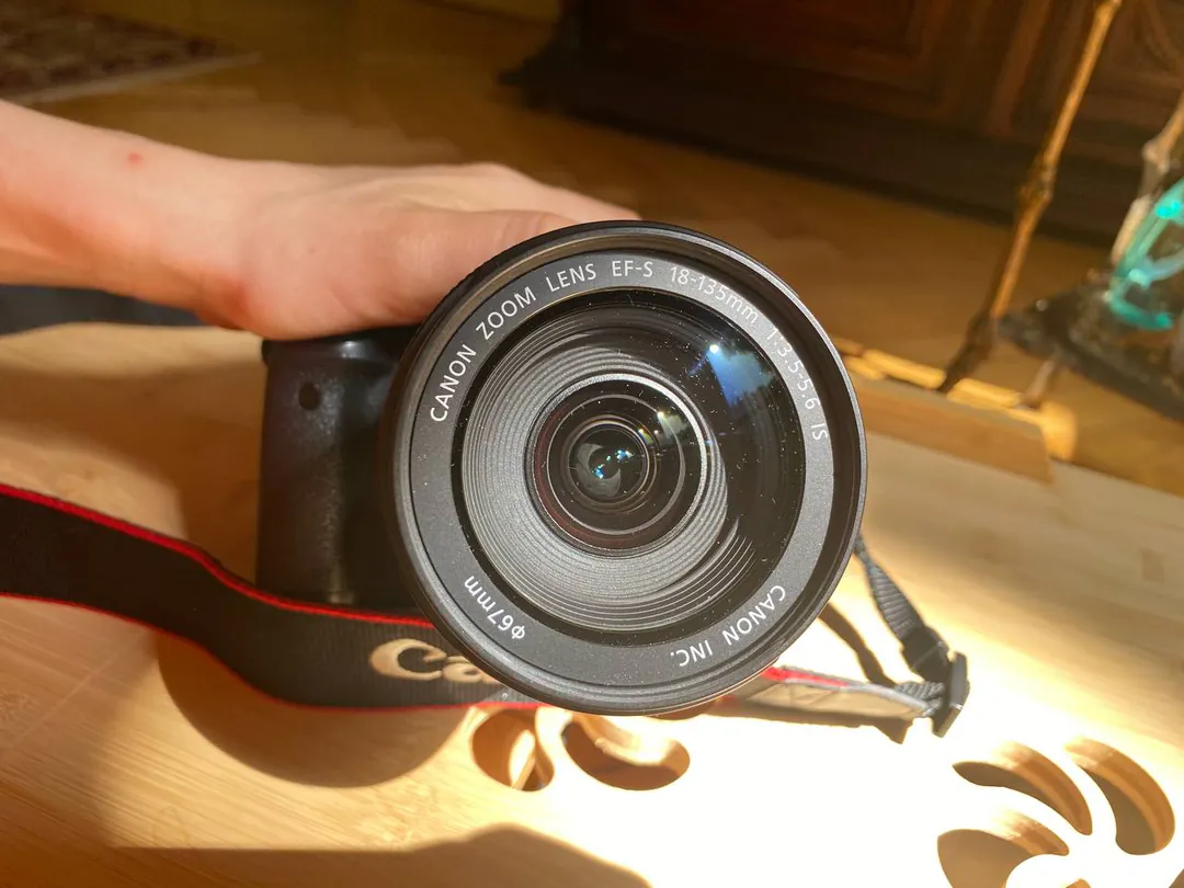 Camera Canon EOS 600D with EF-S 18-135 mm lens — photo 5