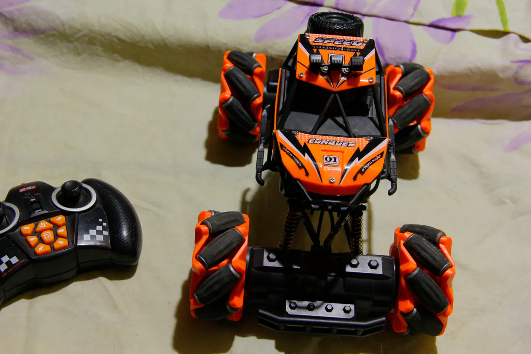 Battery-powered toy off-road car — photo 2