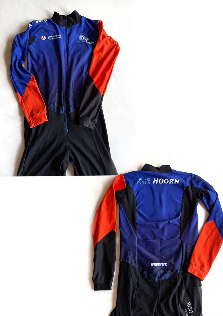 Sports suit — photo 1