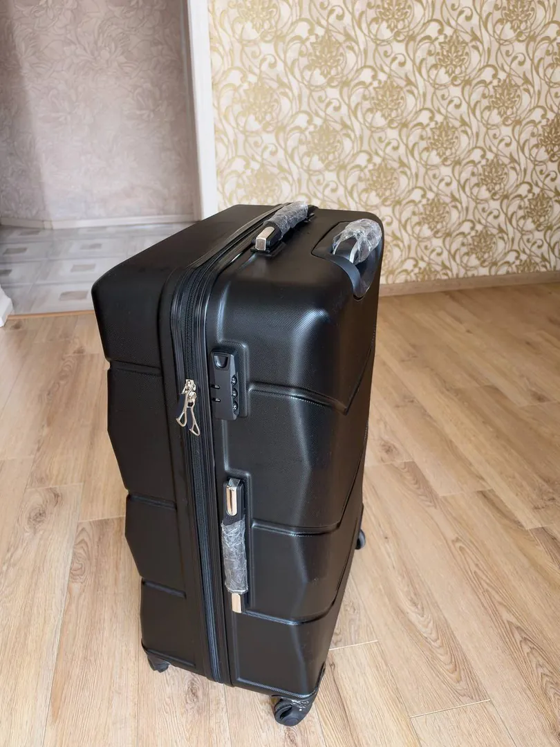 XL Suitcase — photo 2