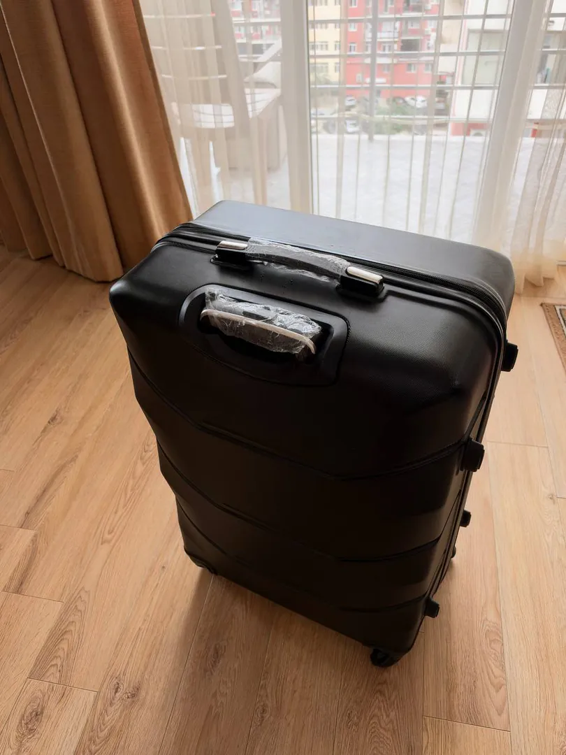 XL Suitcase — photo 3