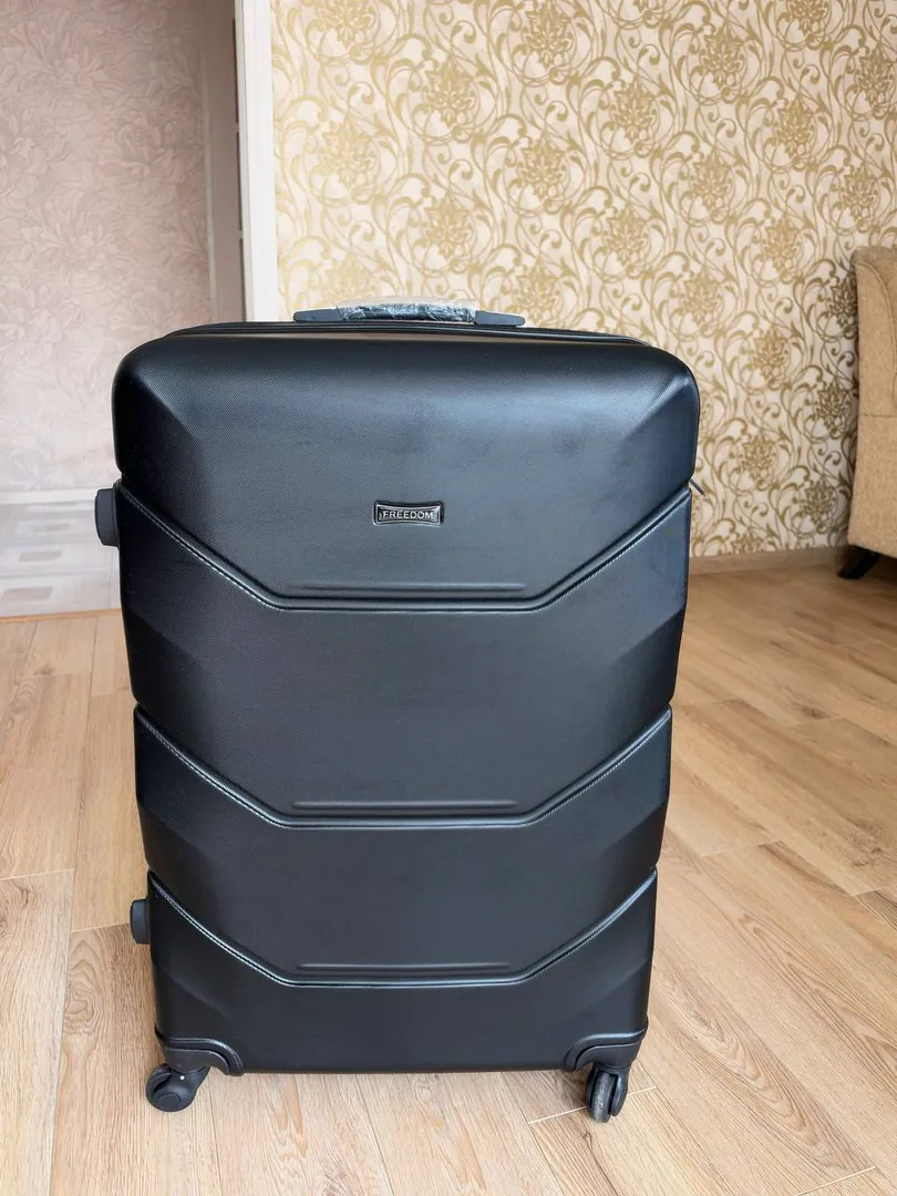 XL Suitcase — photo 4