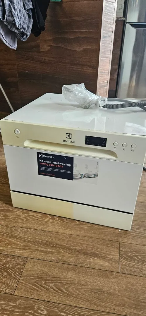 Посудомоечная машина Electrolux ESF2400OW — фото 1