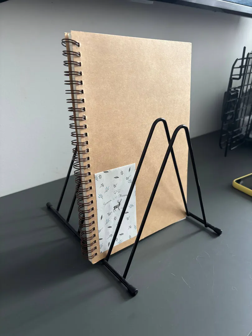 Metal bookshelf with 5 sections — photo 1