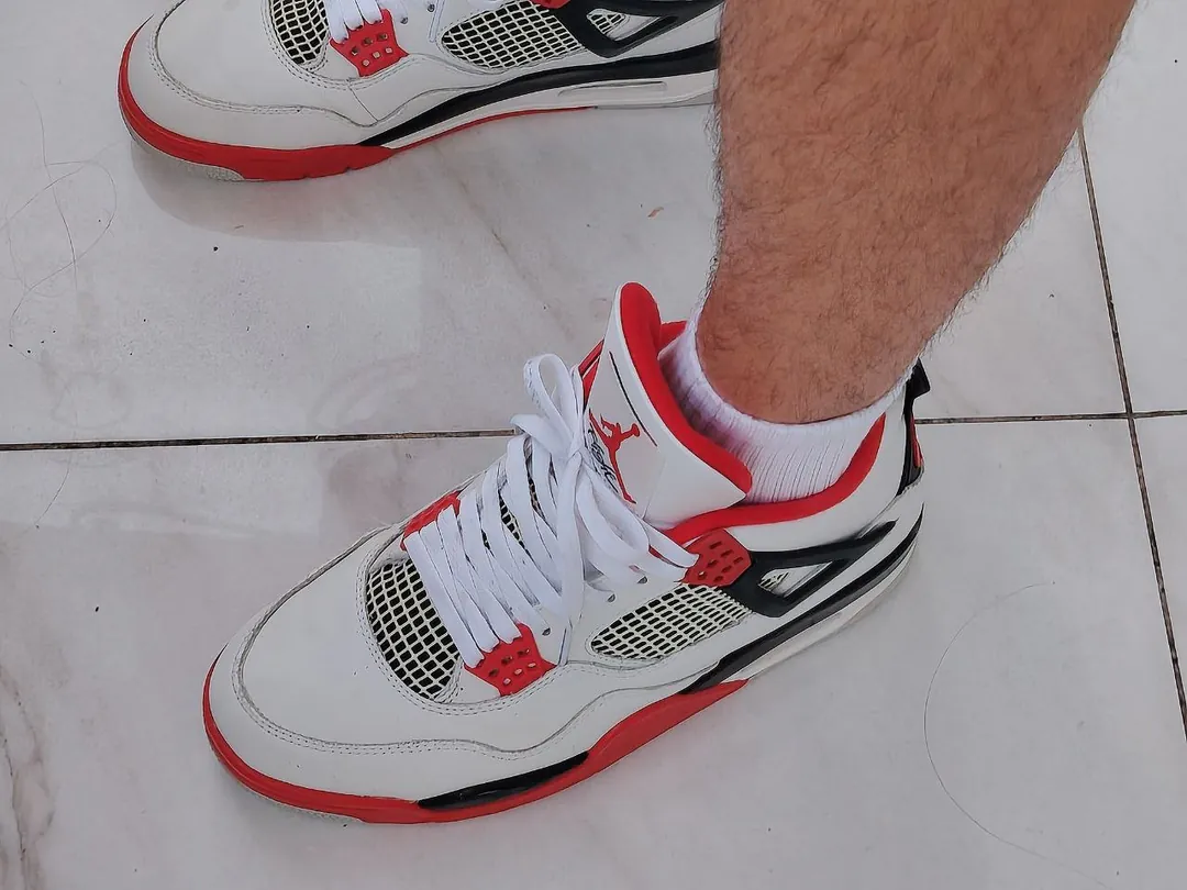 Jordan 4 Retro Fire Red Sneakers — photo 1