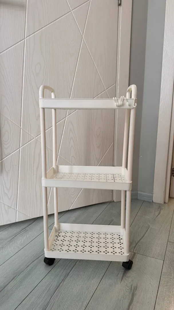 Plastic shelf on wheels — photo 1