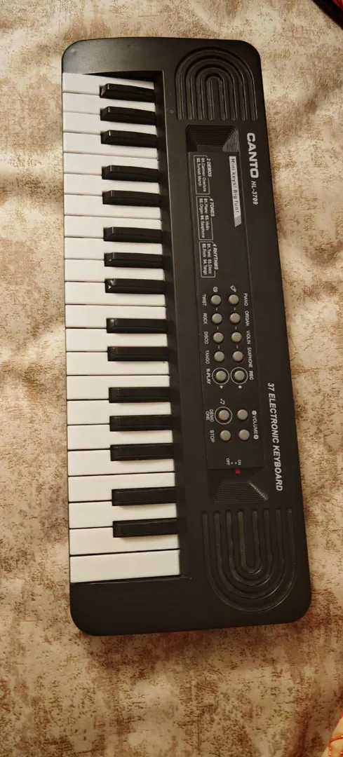 Children's toy piano — photo 1