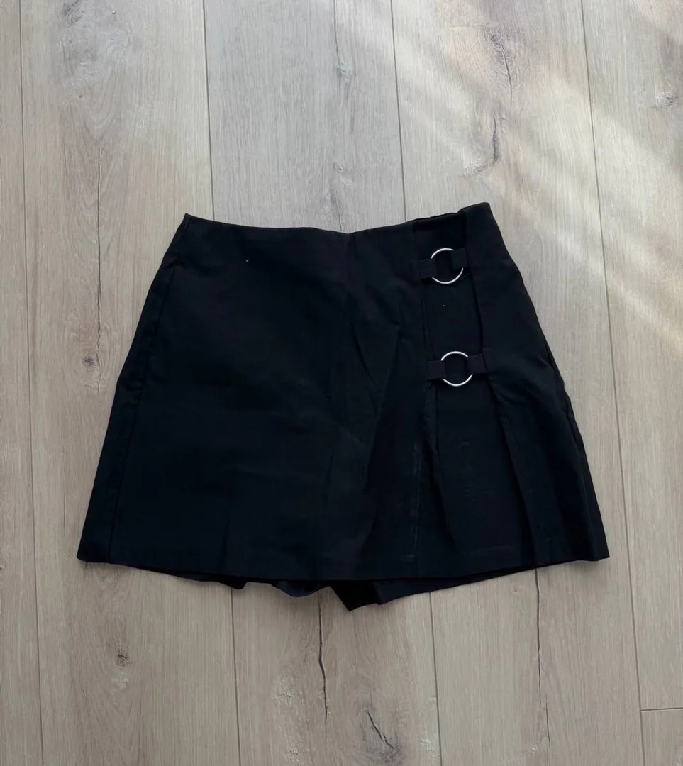 Black skirt-shorts — photo 1