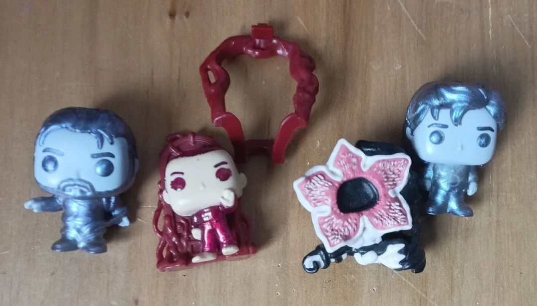 Kinder Stranger Things toys — photo 1