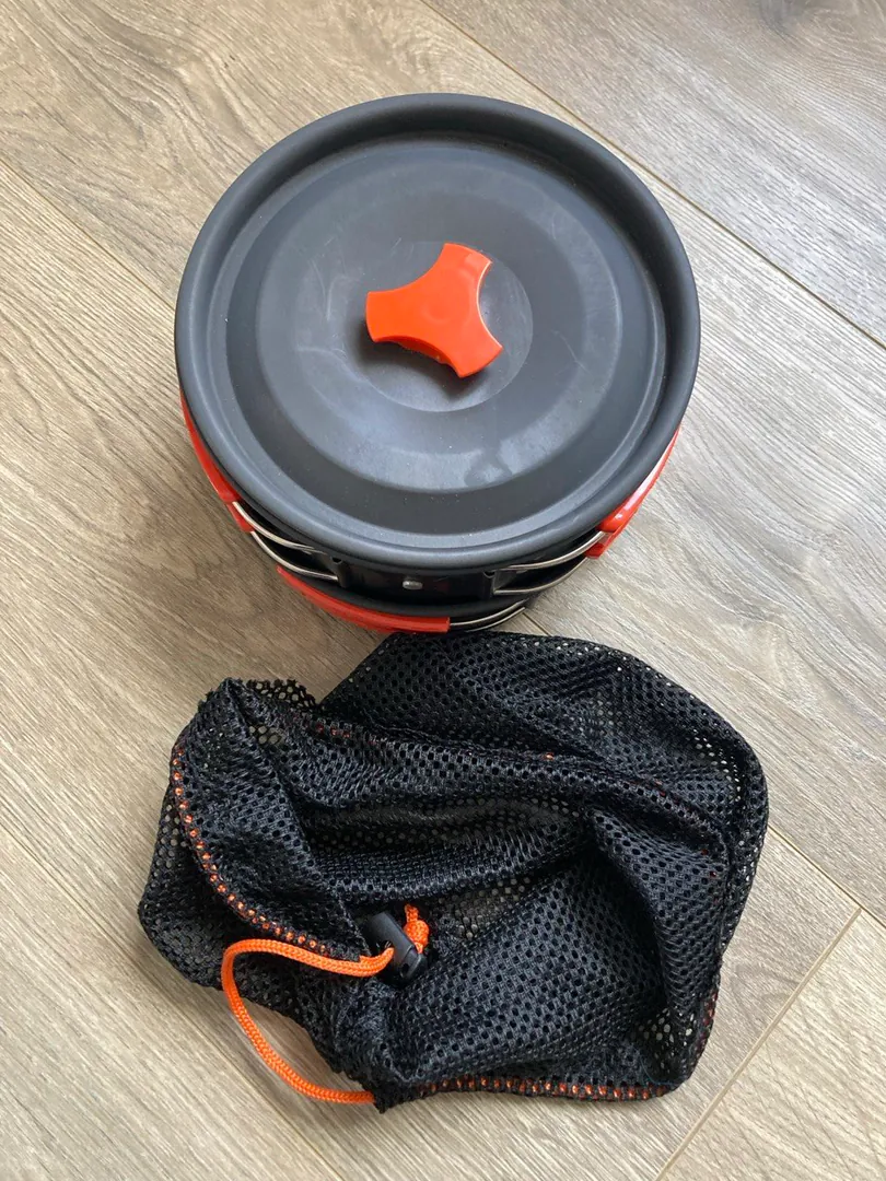 Campingaz gas cylinder with a set of camping cookware — photo 3