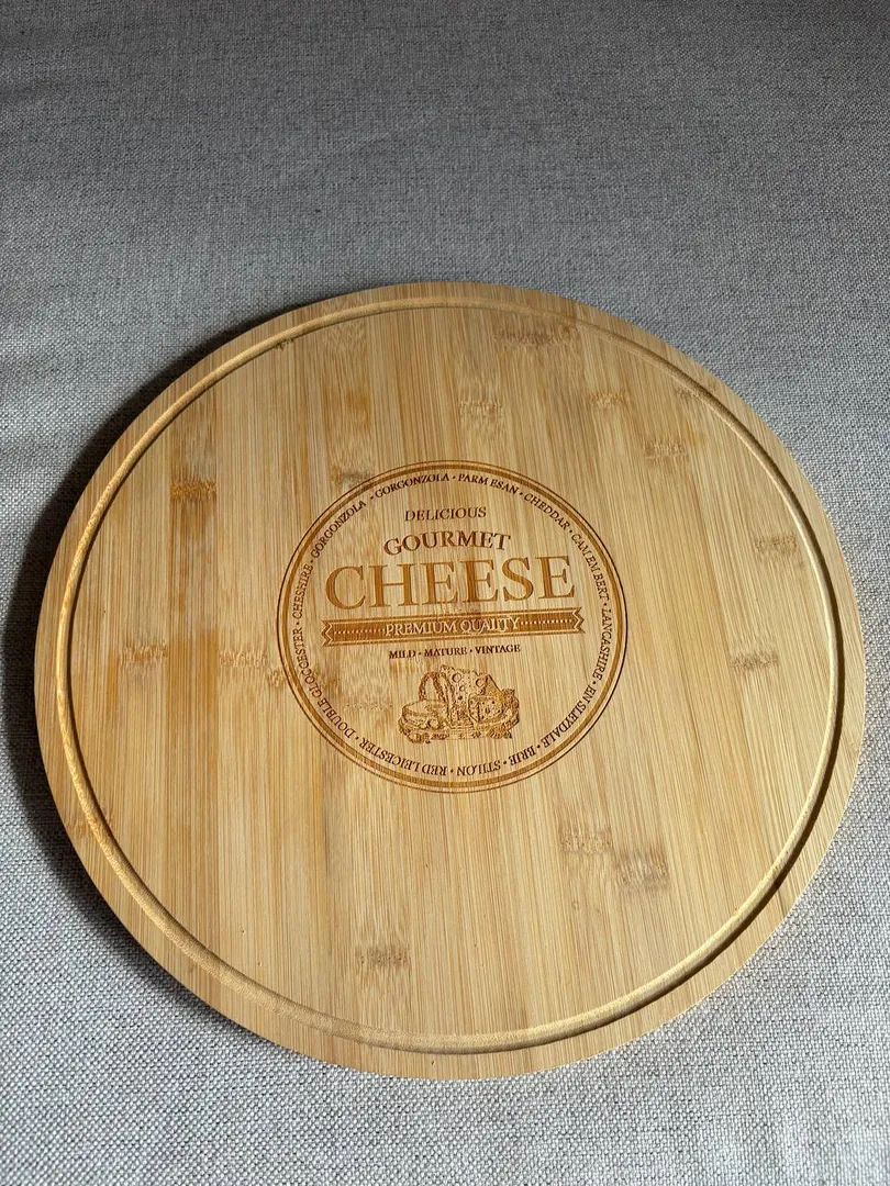 Wooden cutting board — photo 1
