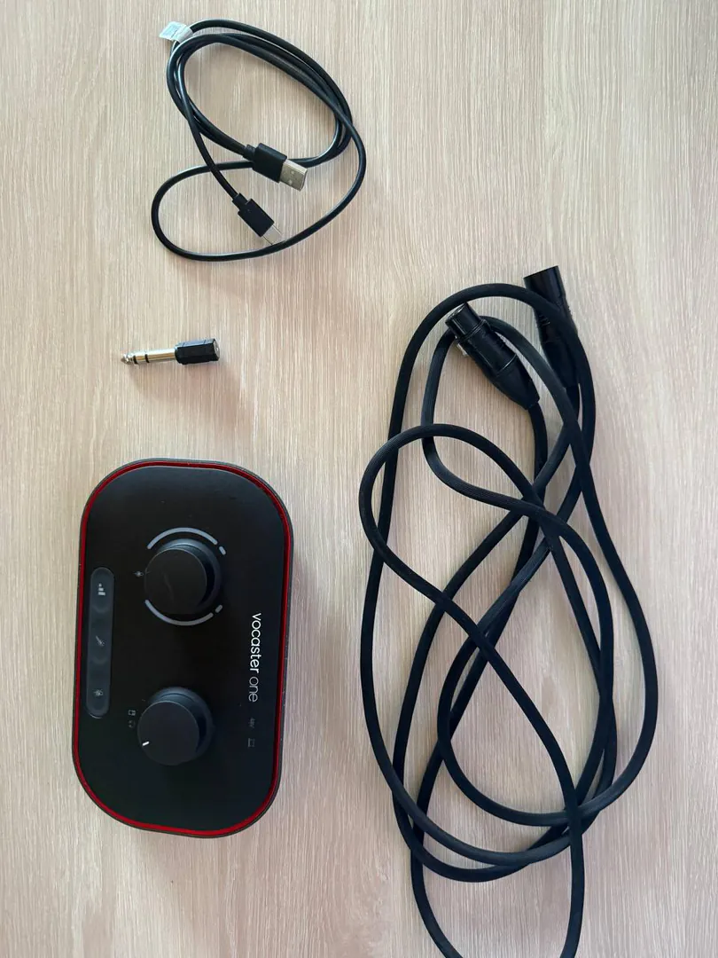 Focusrite Vocaster One + XLR cable — photo 1