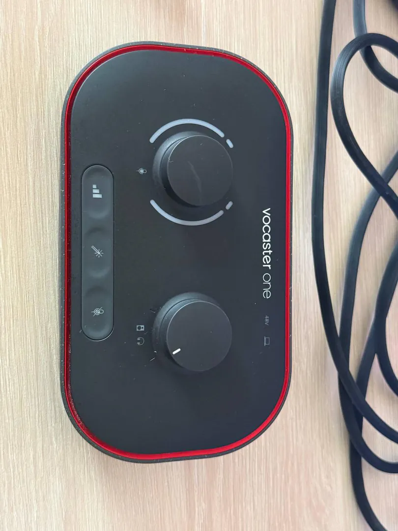 Focusrite Vocaster One + XLR cable — photo 2