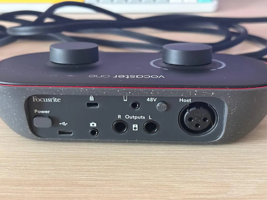 Focusrite Vocaster One + XLR cable — photo 3