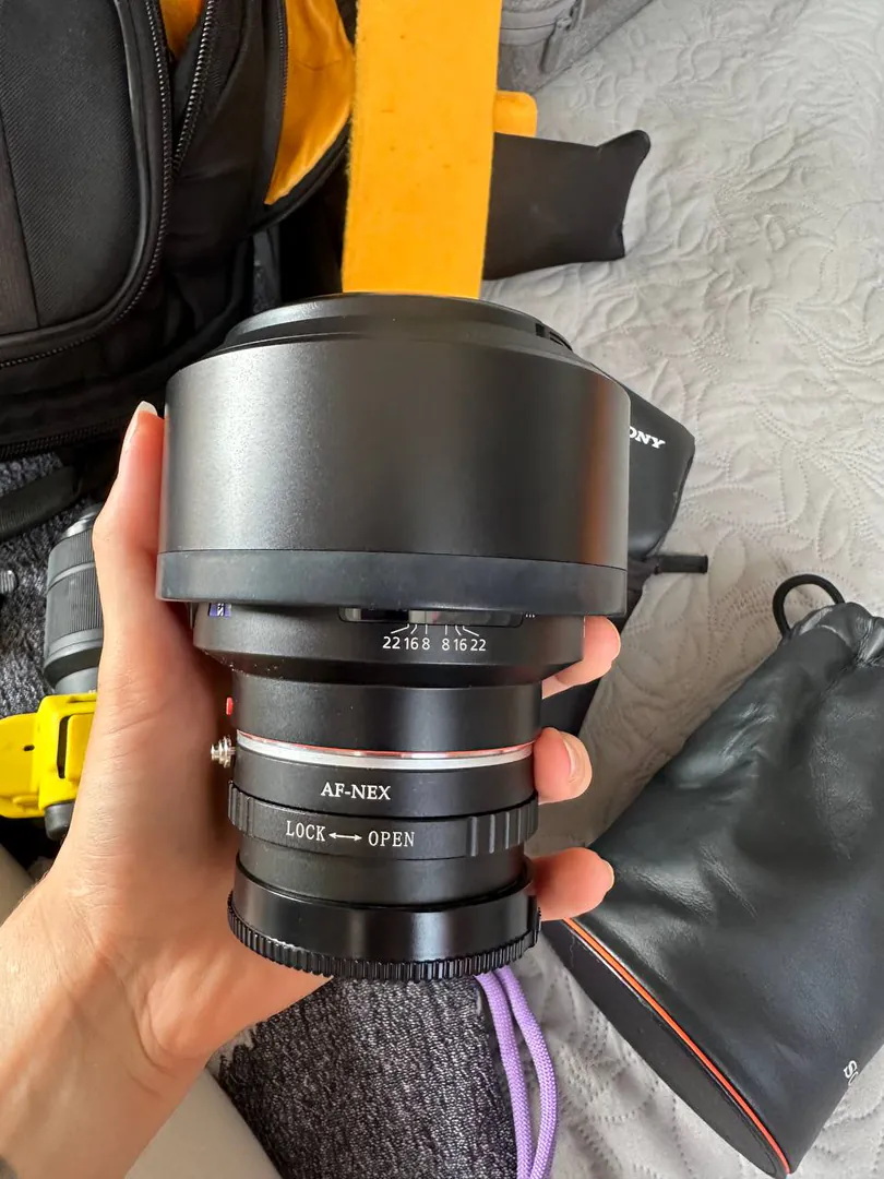Объектив Sony ZEISS с переходником AF-E mount — фото 1