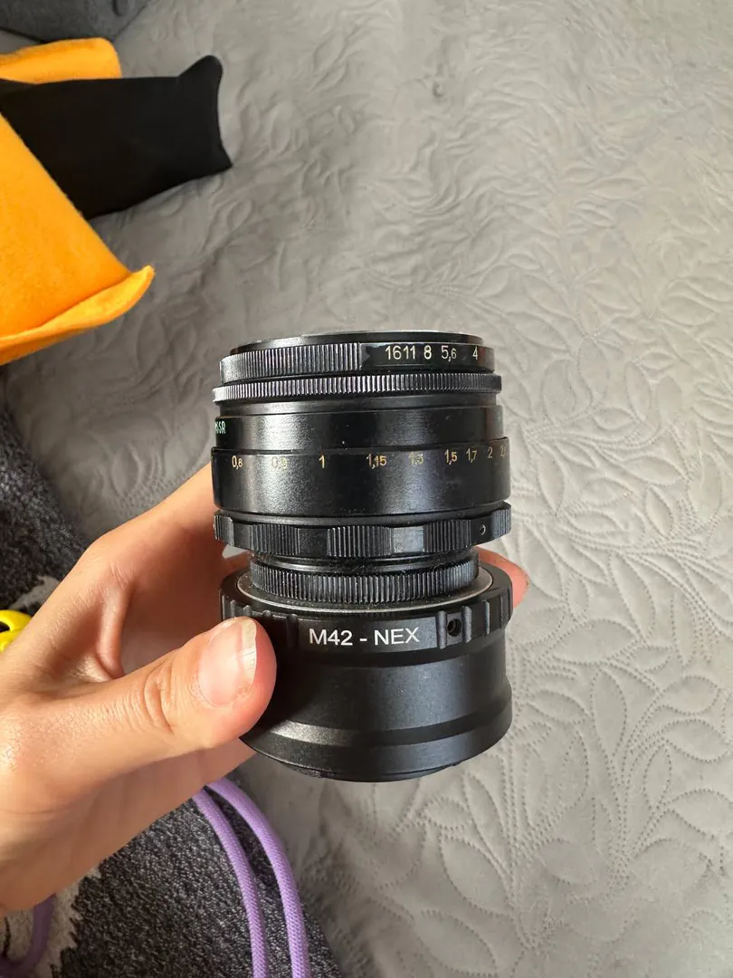 Helios объекტივი E-mount ადაპტერთან — ფოტო 1