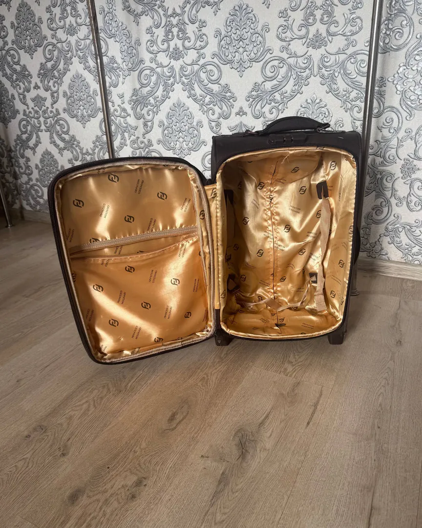 Suitcase 53х35х26 см — photo 1