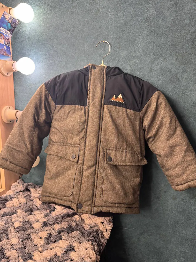 Children's winter jacket with hood — photo 1