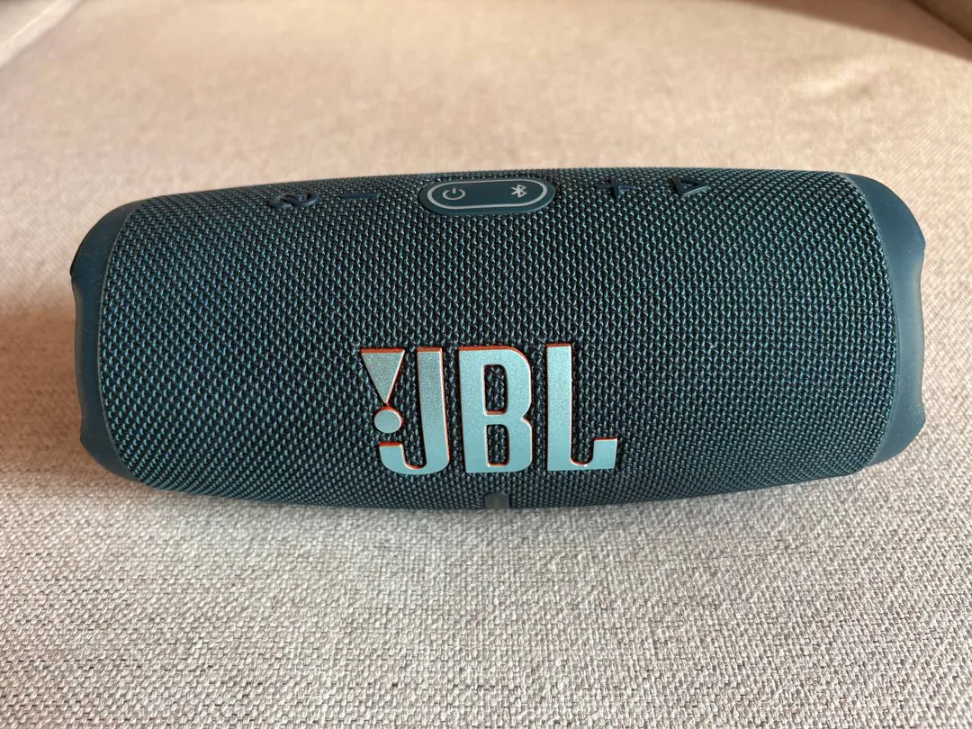 Portable speaker JBL Charge 5 — photo 1
