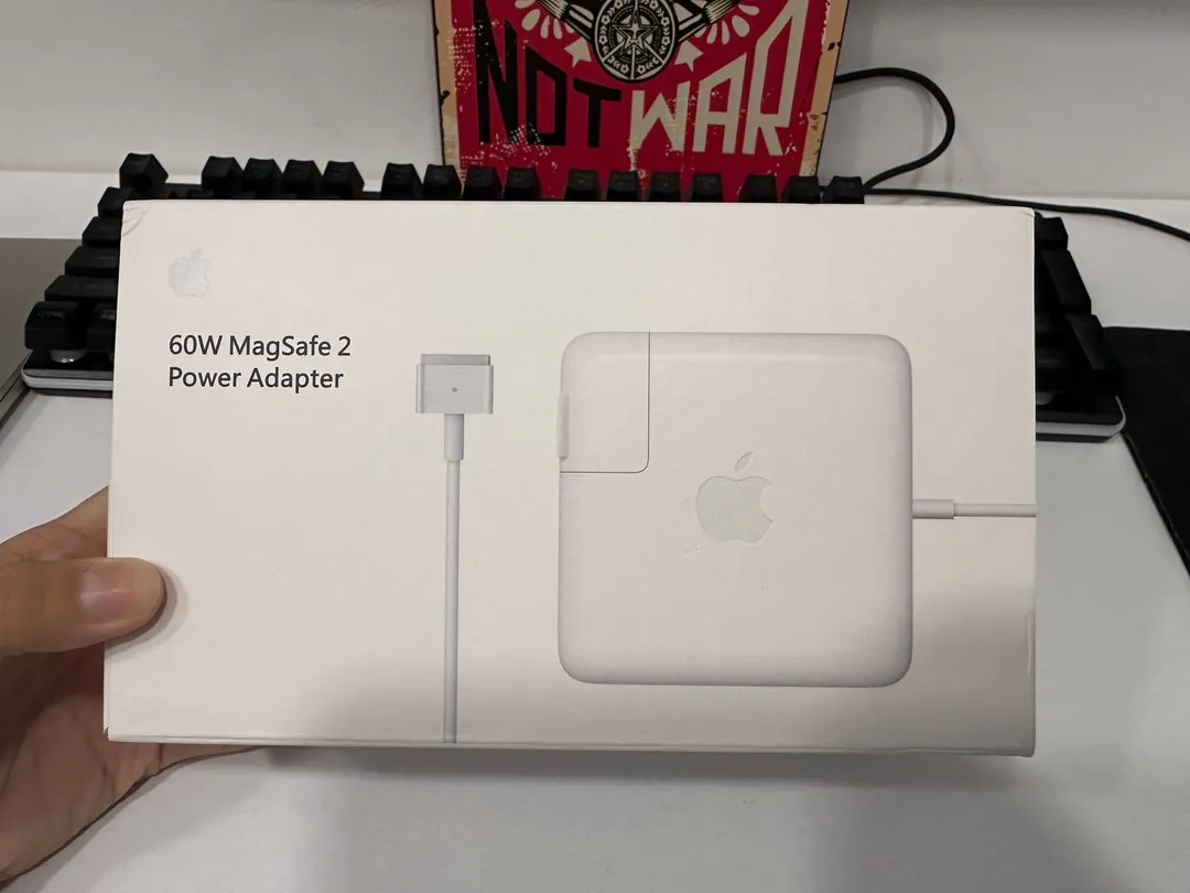 Apple MagSafe 2 60W Charger — photo 3
