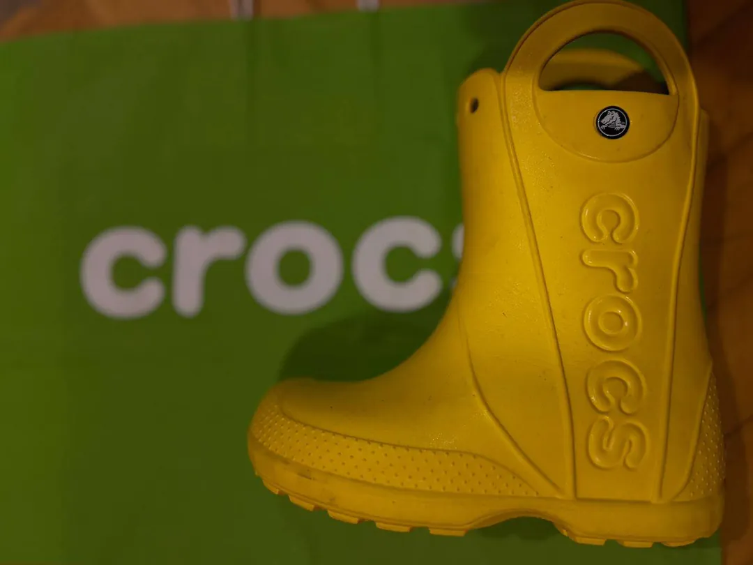საბავშვო რეზინის ჭურჭლები Crocs J1 (32-33) — ფოტო 1