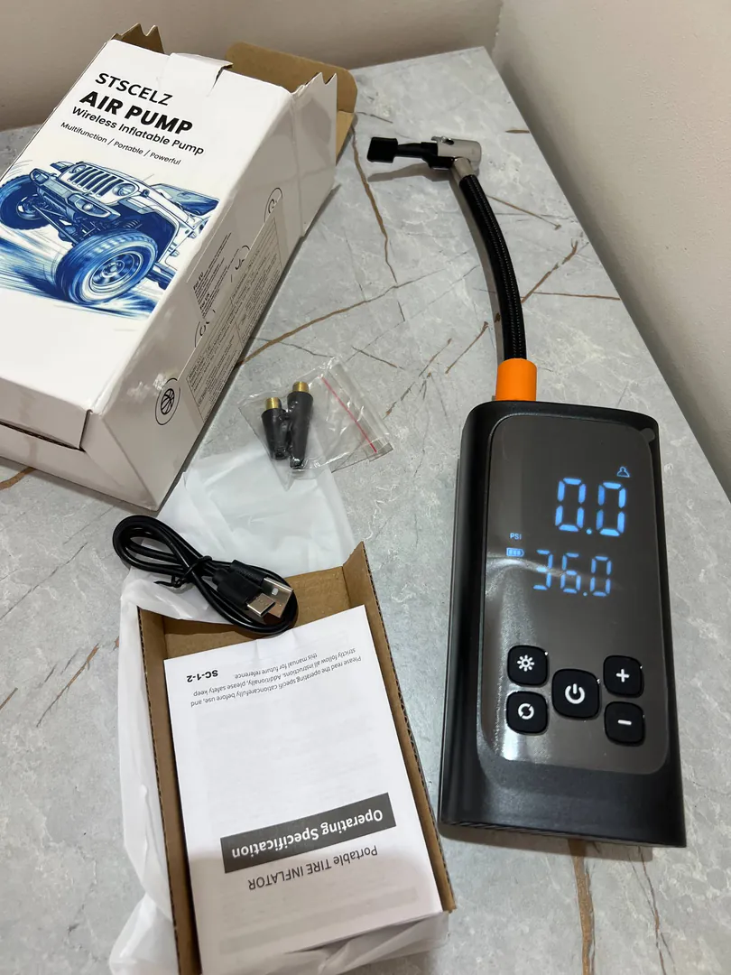 Rechargeable air compressor with nozzle set — photo 1