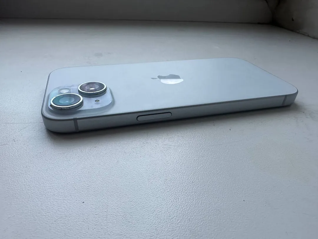 iPhone 15 128 GB — photo 1