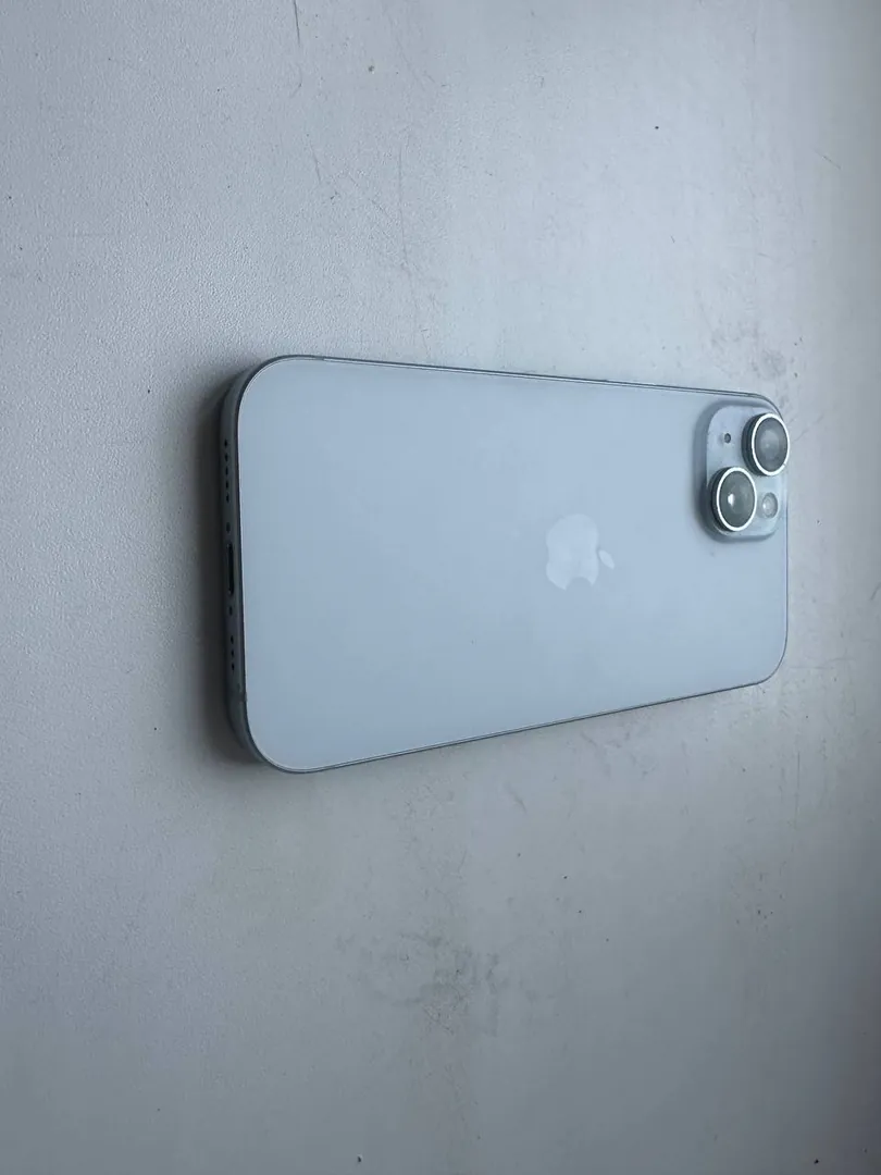 iPhone 15 128 GB — photo 3