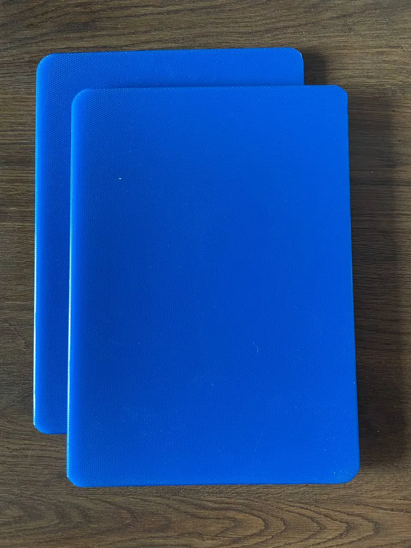 Food-grade polyethylene cutting board 28×20 cm — photo 1
