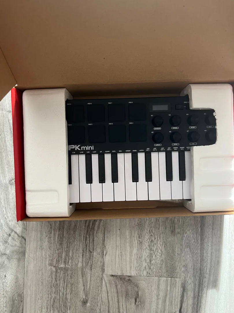 MIDI keyboard Akai MPK mini — photo 1