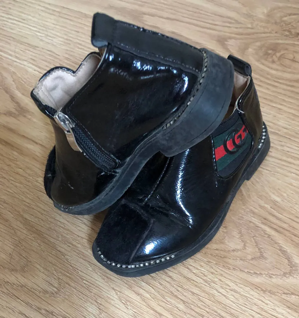 Children's patent leather shoes — photo 1