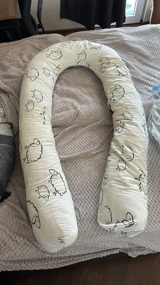 Cocoon pillow for pregnant women and newborns with a pillowcase — photo 1
