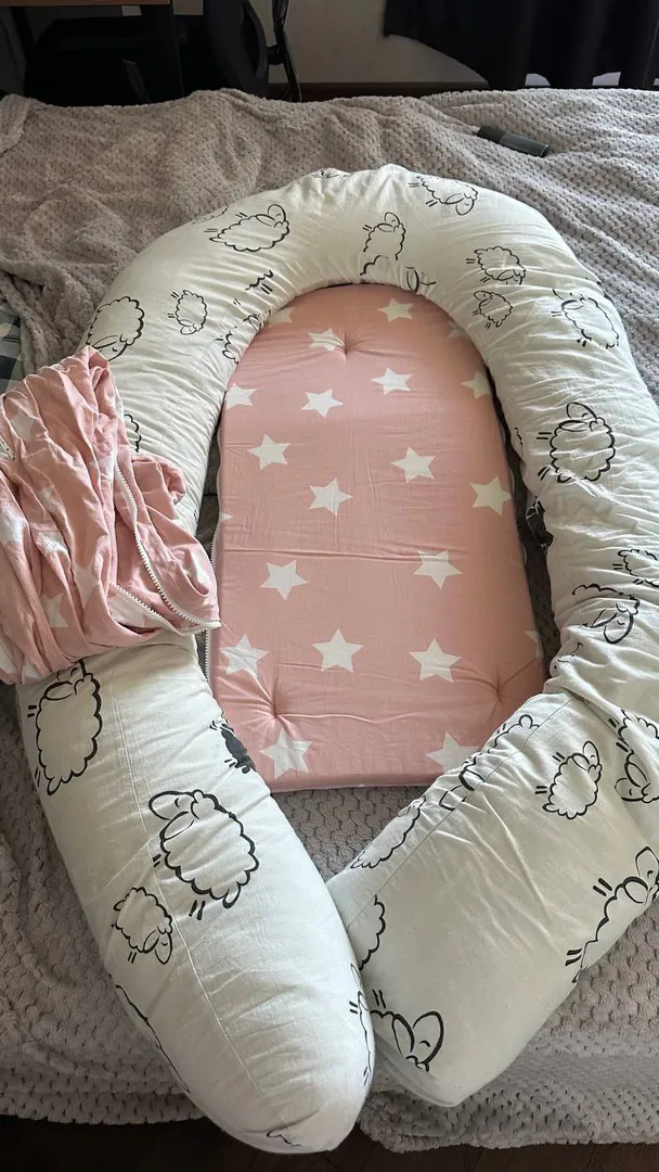 Cocoon pillow for pregnant women and newborns with a pillowcase — photo 2