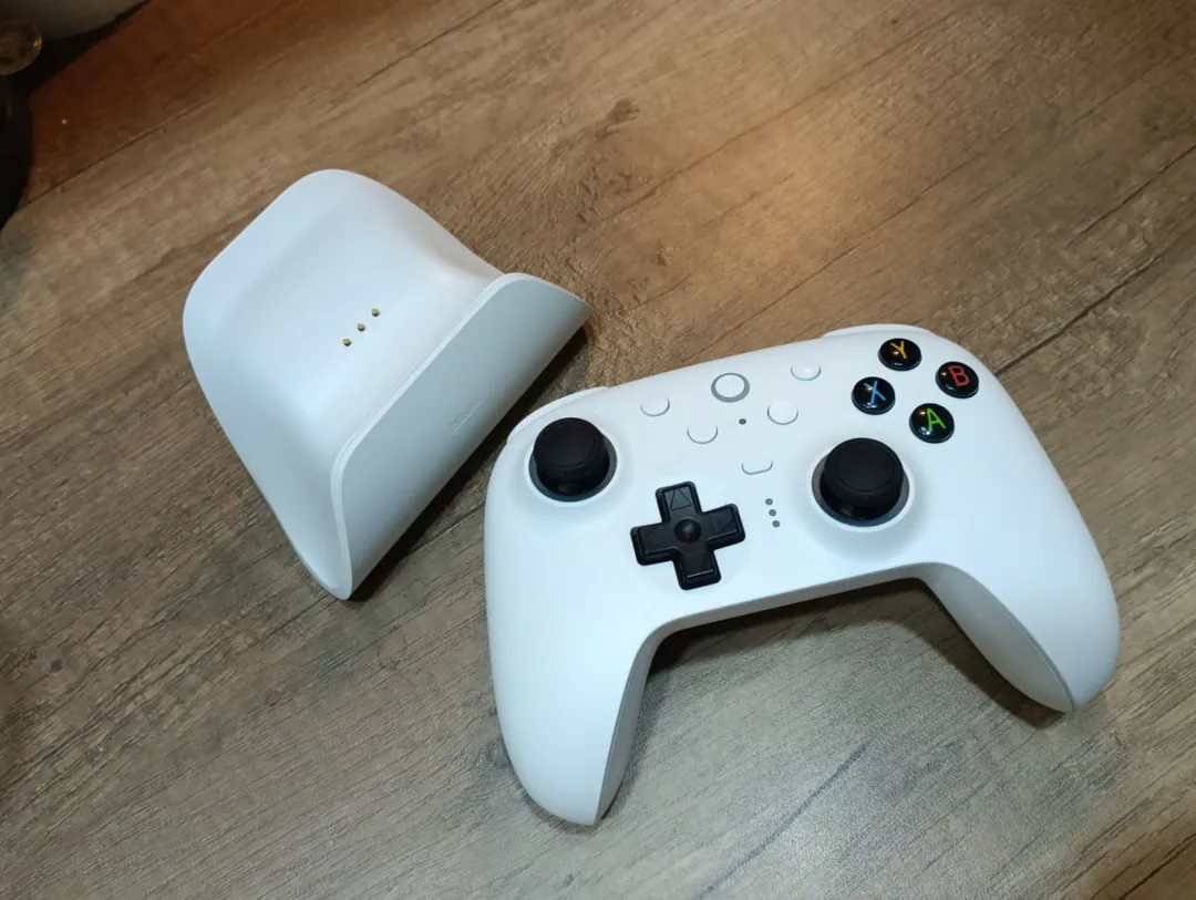 8BitDo Ultimate Wireless Gamepad with Charging Dock — photo 2