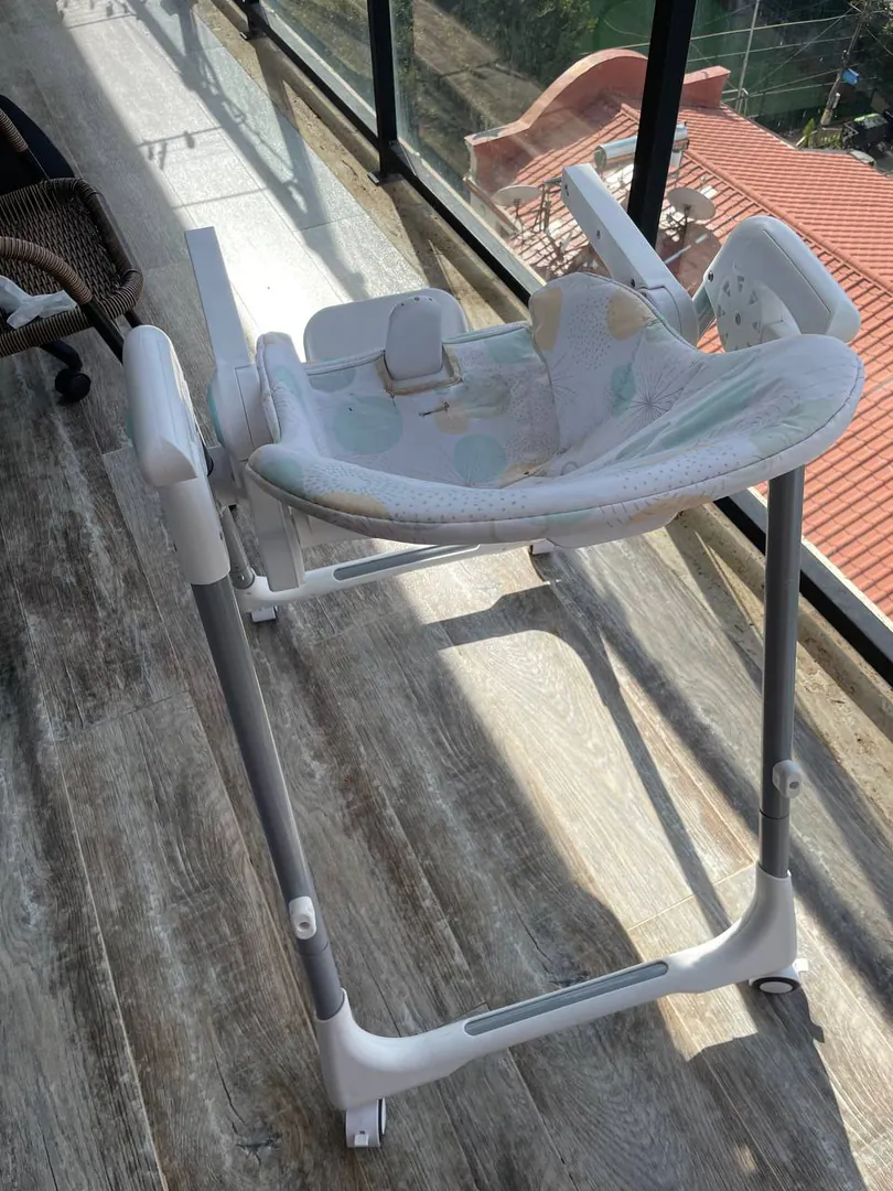 Adjustable children's high chair — photo 1