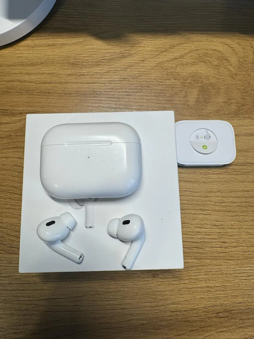 Apple AirPods Pro 2 Lightning MagSafe — photo 1