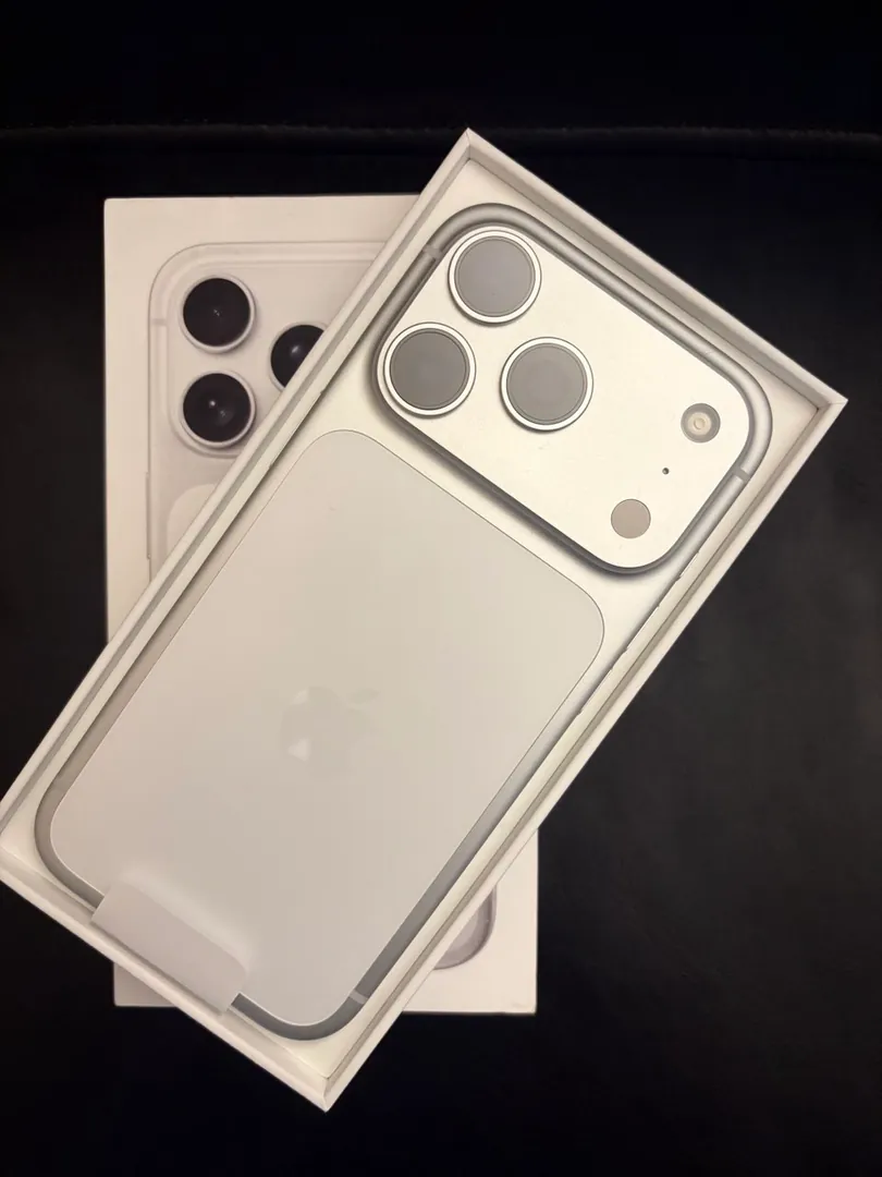 iPhone 17 Pro, Silver 256GB Новый. Состояние — фото 1