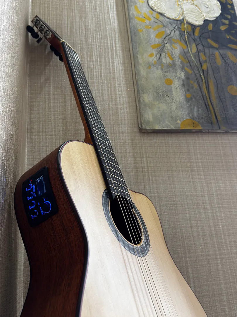 Acoustic guitar Valencia — photo 2