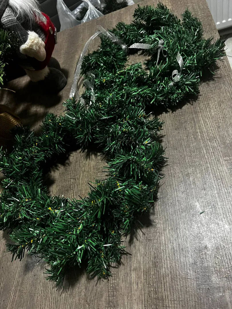 Two artificial New Year wreaths — photo 1