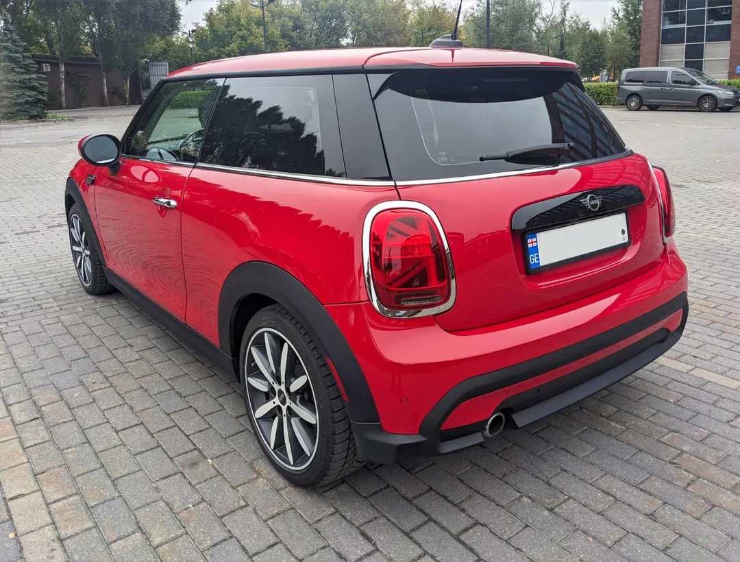 Mini Cooper F56 LCI2 — ფოტო 2