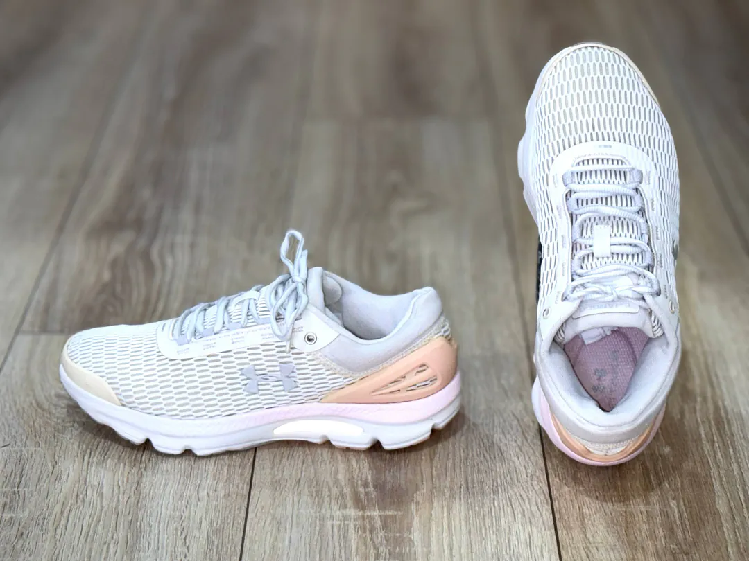 Women's Under Armour Charged Intake sneakers EU 40 — photo 1