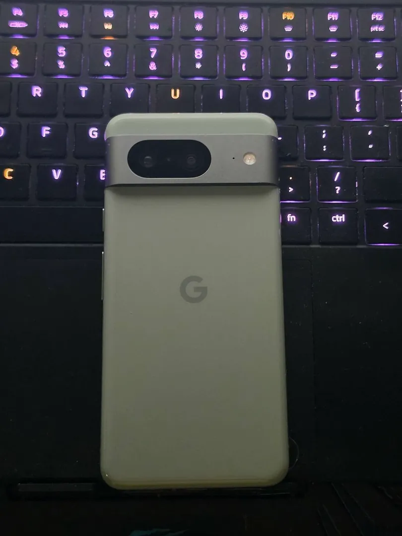 Smartphone Google Pixel 8 — photo 1