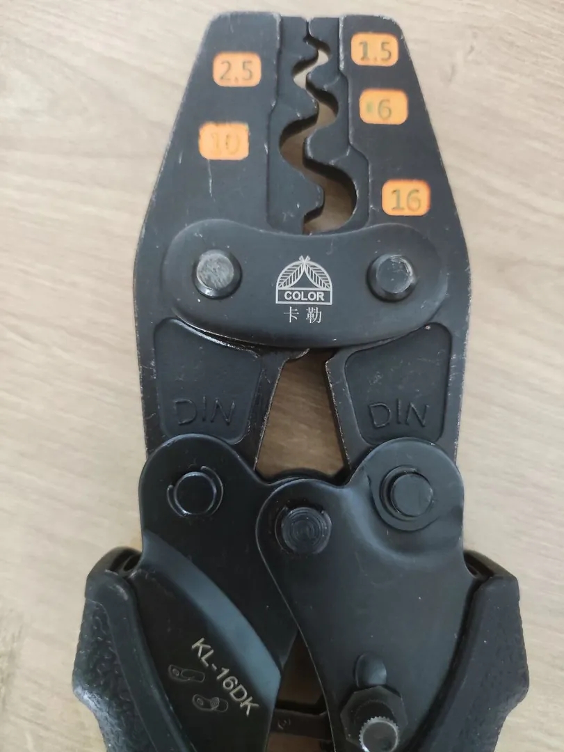 Crimping pliers for terminals — photo 1