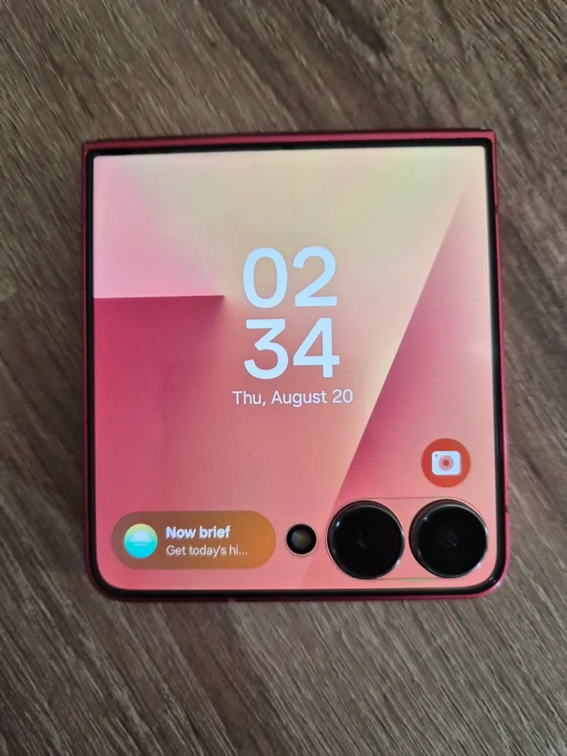 Samsung Galaxy Z Flip 7 256GB — ფოტო 1