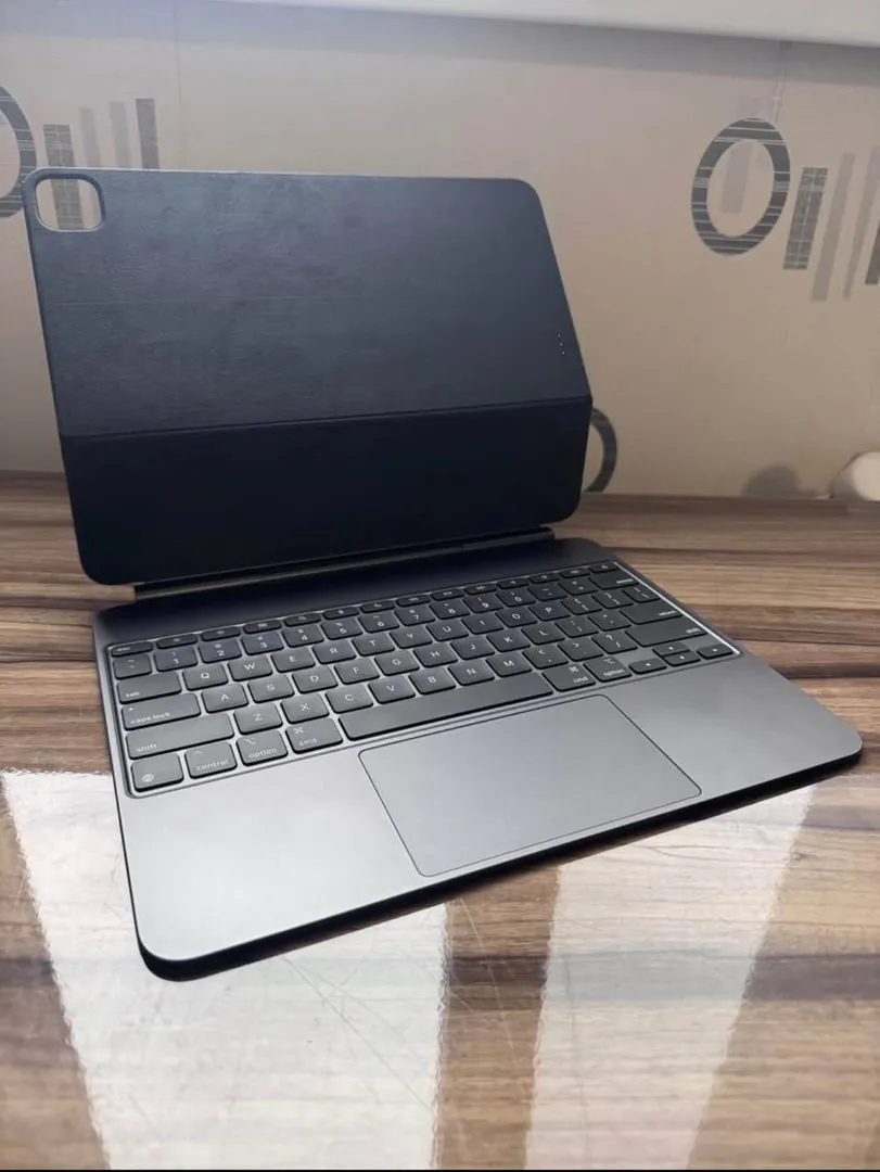 Магическая клавиатура для iPad Pro 13 дюймов M4 M5 — фото 1