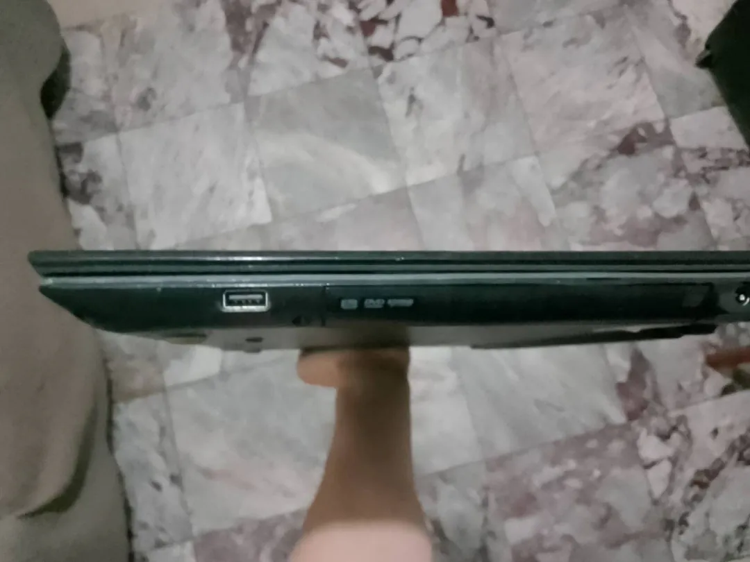 Laptop Acer Aspire E5-573 i3 4GB SSD+HDD — photo 2