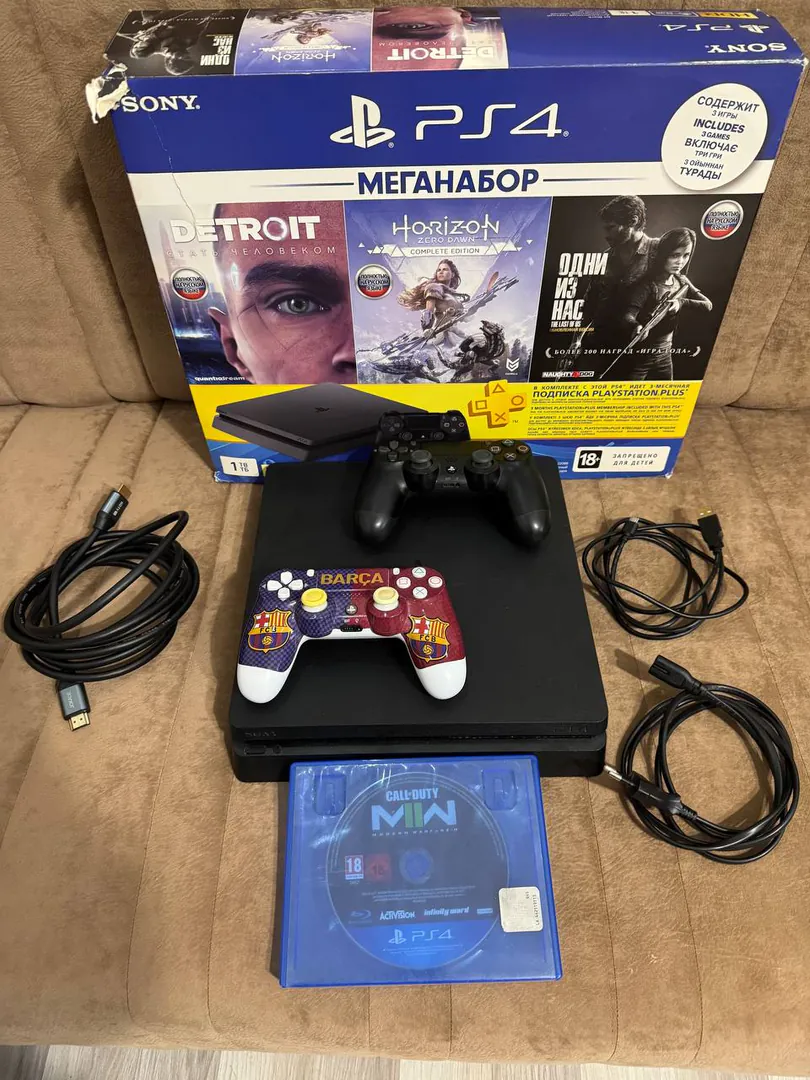 PlayStation 4 Slim 1TB, 2 კონტროლერი, Call of Duty: Modern Warfare თამაში — ფოტო 1