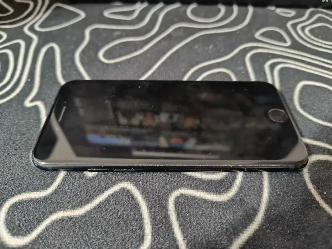 Смартфон Apple iPhone SE 2022 64 ГБ — фото 2