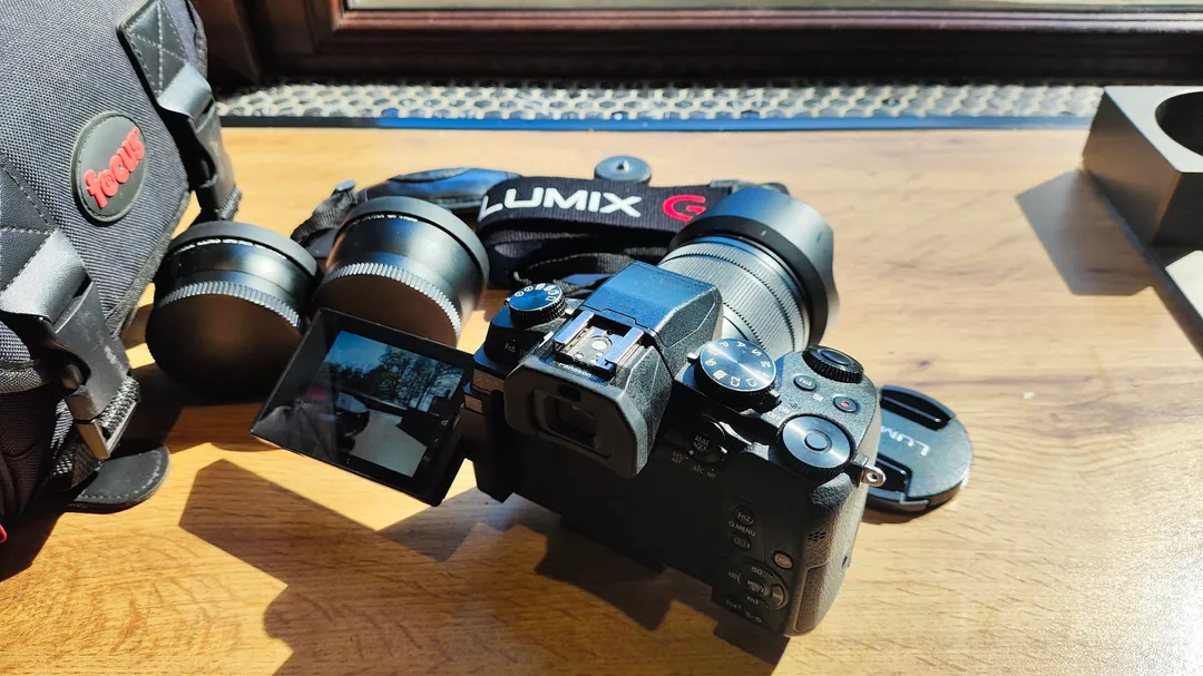 კამერა Panasonic Lumix DMC-G85 ობიექტივით 12-60mm — ფოტო 2